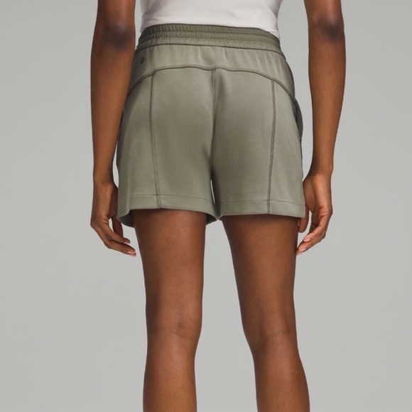 Lululemon - BNWT Army Green Softstreme High Rise Shorts 4” - Size 0 - Picture 2 of 8